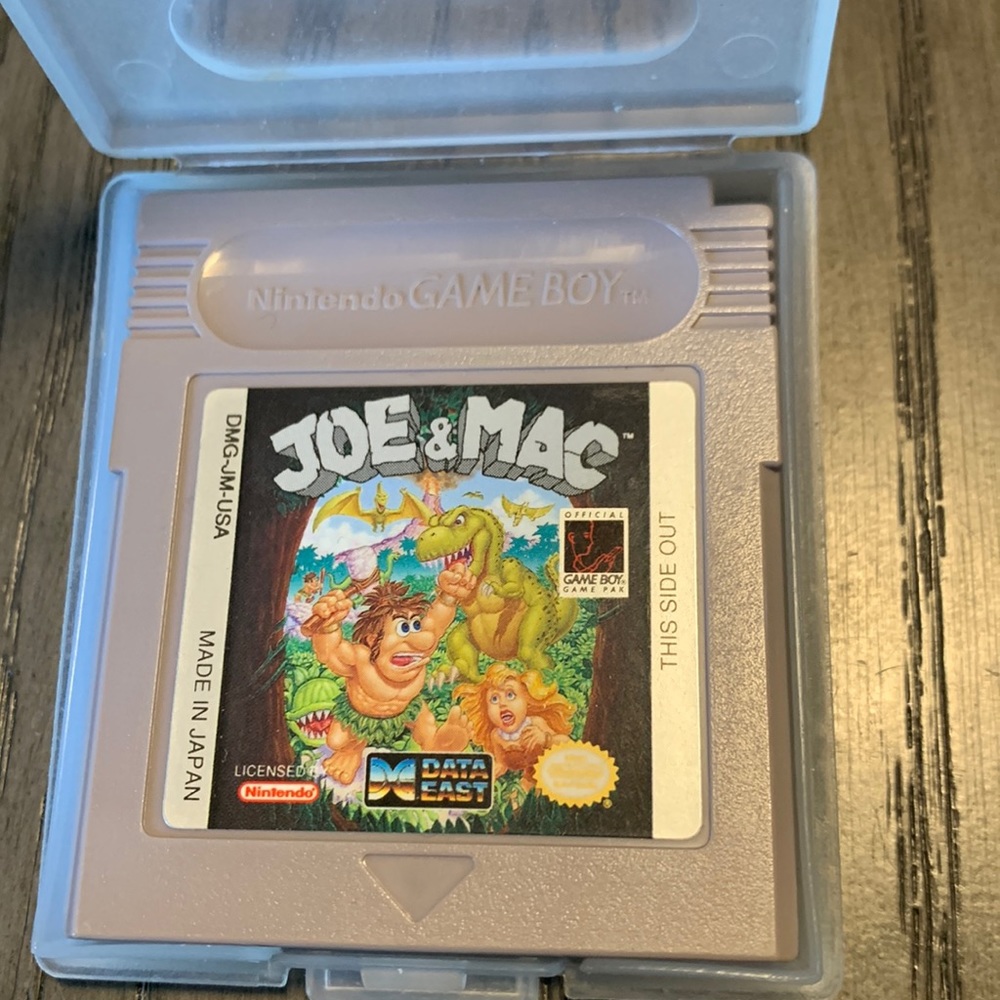 Nintendo Gameboy - Joe & Mac game - like new